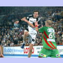 Sigurdsson attackiert Szilagyi.