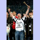 Ein jubelnder Kieler Fan.