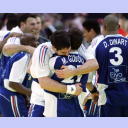 EM 2006: CRO - FRA: Nikola Karabatic umarmt Guigou.