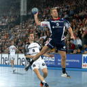 Frode Hagen kommt zu sp�t, Kasper Nielsen ist durch.