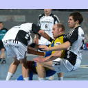 Robert Heinrichs und Nikola Karabatic im Get�mmel.