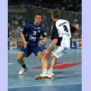 Gro�wallstadts Einar Holmgeirsson wackelt Frode Hagen aus.