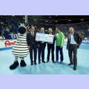 Die coop eG und der THW Kiel spenden einen Erl�s von 12500 Euro aus dem Unser Norden - Cup 2006 f�r das Kinderherzzentrum Kiel.