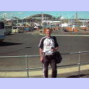 Vor dem olympischen Busbahnhof.