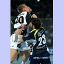 Christian Zeitz wird attackiert.