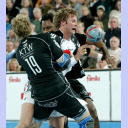 Pelle Linders wird attackiert.