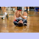 Michael Knudsen verletzt am Boden.