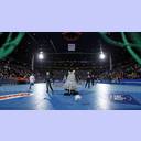 Wegen Balingens Versp�tung spielen Kinder ein Fu�ballspiel.