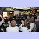THW-Fans beim Public-Viewing in der Gecko-Bar, Hamburg.