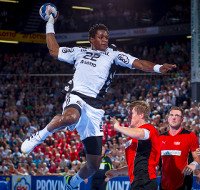 Mit beeindruckender Sprungkraft kann Jallouz eine Flugshow bieten. Mit beeindruckender Sprungkraft kann Jallouz eine Flugshow bieten.