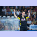Schiedsrichter J�rh Mahlich.