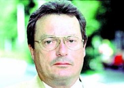 Mu�te gegen Lemgo verstummen: Hallensprecher Rolf K�rting.